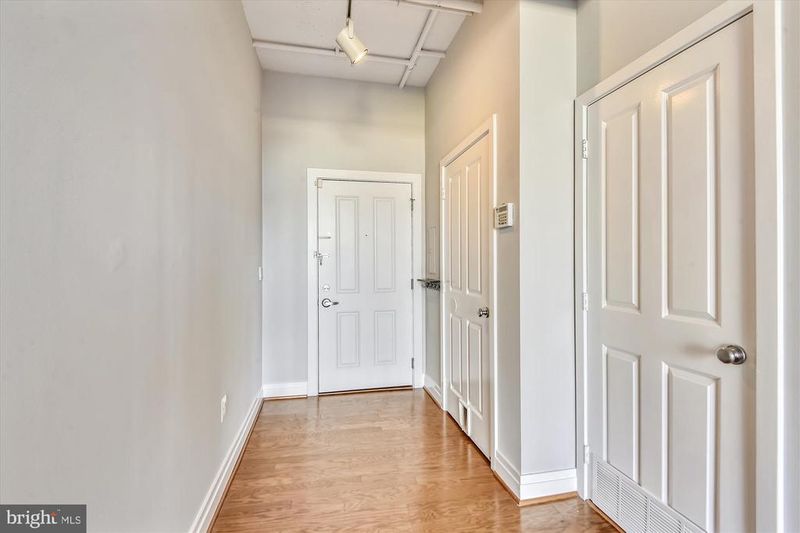 4480 Market Commons Dr #305, Fairfax, VA 22033