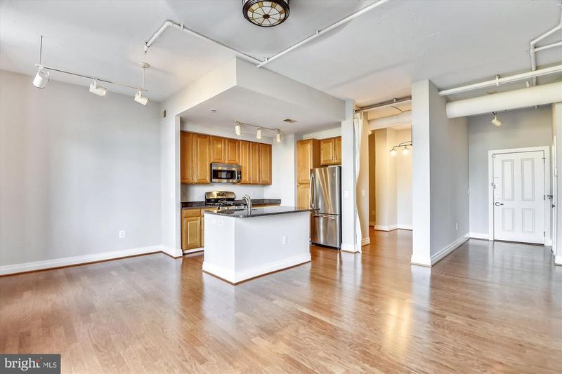 4480 Market Commons Dr #305, Fairfax, VA 22033