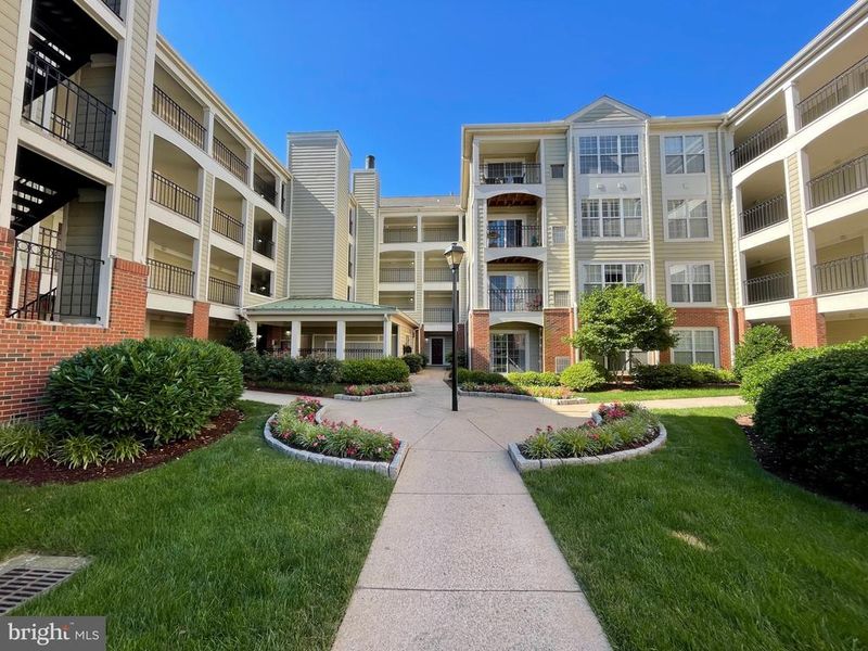 1100 Quaker Hill Dr #421, Alexandria, VA 22314