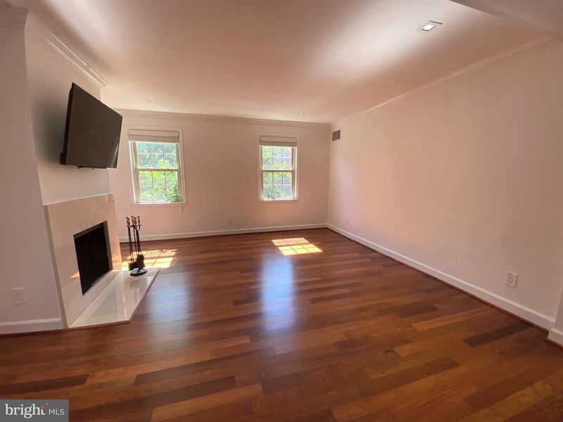 527 Bashford Ln #3, Alexandria, VA 22314