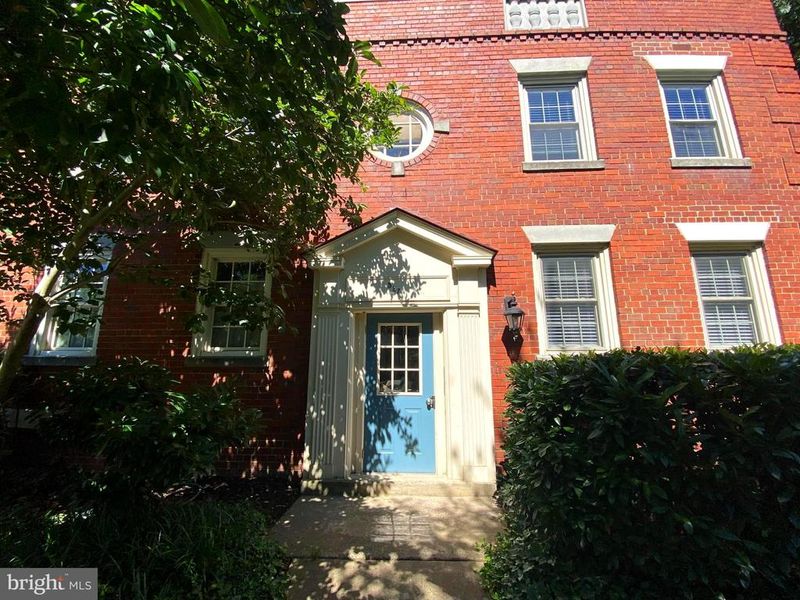 527 Bashford Ln #3, Alexandria, VA 22314