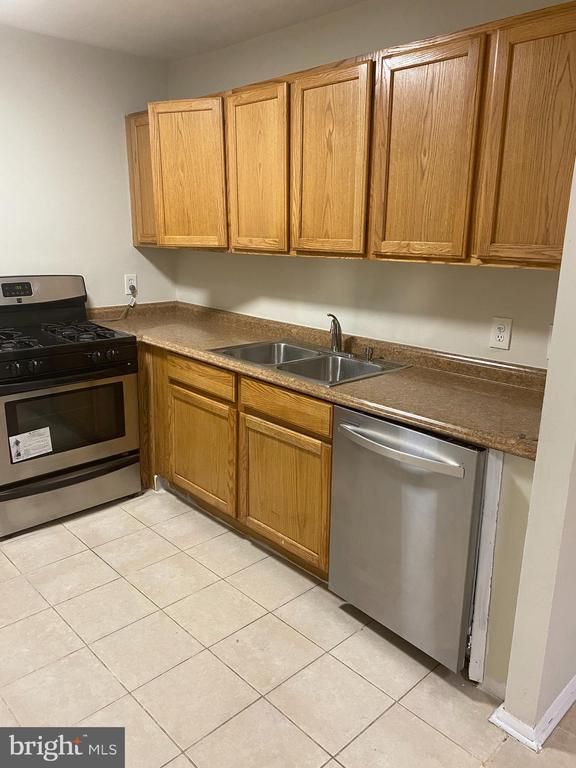 14347 Bel Pre Dr, Silver Spring, MD 20906