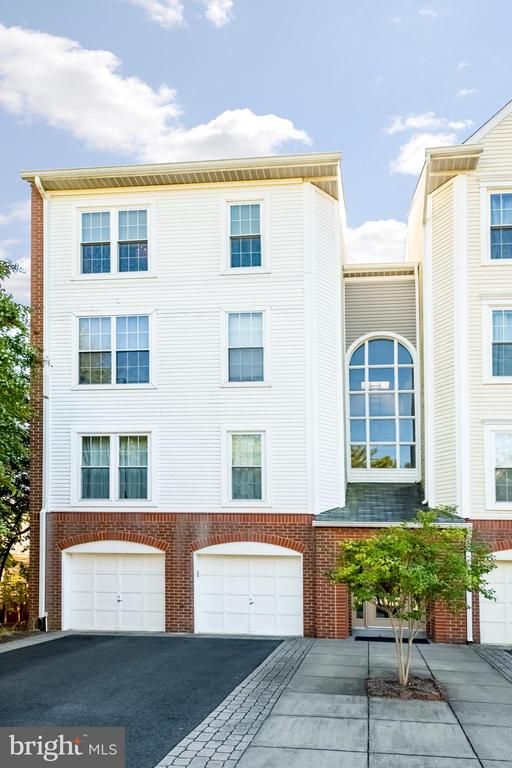 273 S Pickett St #402, Alexandria, VA 22304