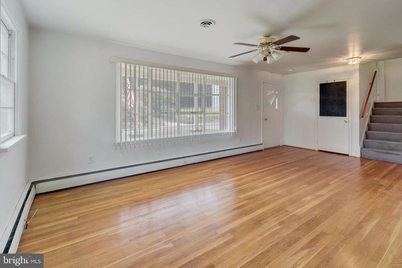 9807 Parsonage Ln, New Windsor, MD 21776