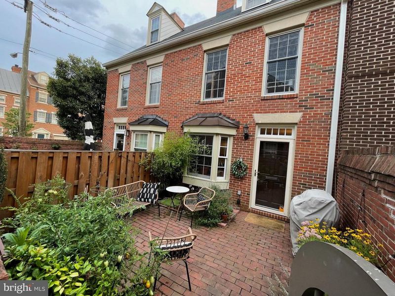 673 Columbus St S, Alexandria, VA 22314