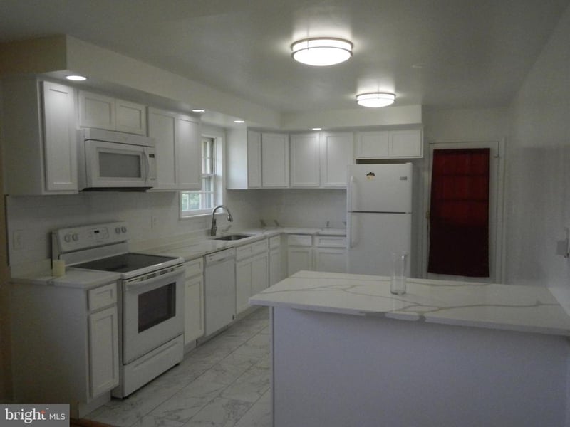 9 Stoneyhurst Ct, Olney, MD 20832