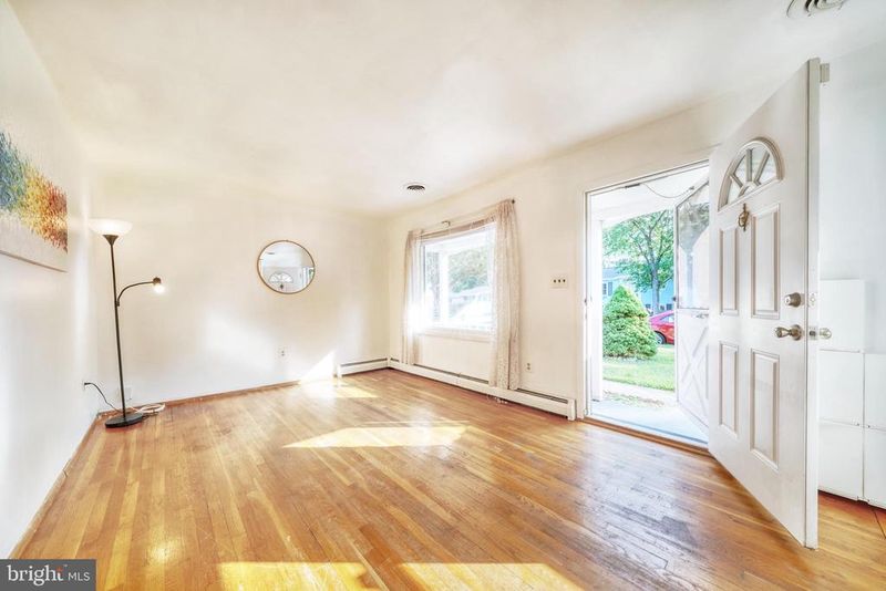 14307 Bismark Ave, Woodbridge, VA 22193