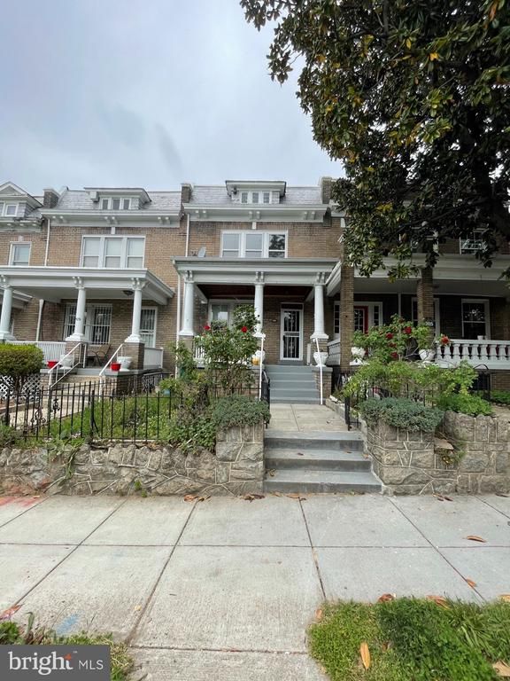 707 Otis Pl NW, Washington, DC 20010