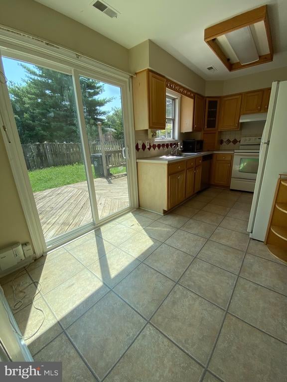 8701 Point Of Woods Dr, Manassas, VA 20110