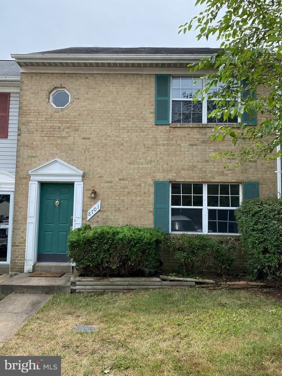 8701 Point Of Woods Dr, Manassas, VA 20110