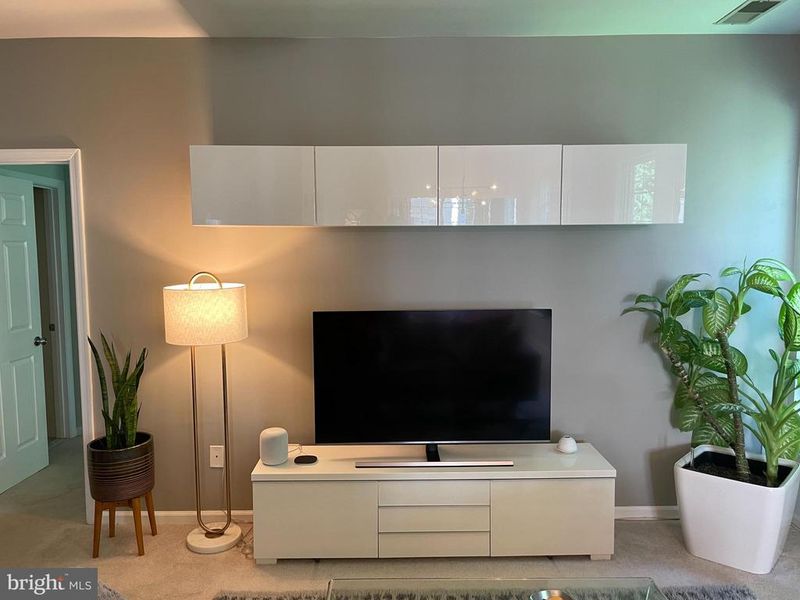 5948 Founders Hill Dr #203, Alexandria, VA 22310
