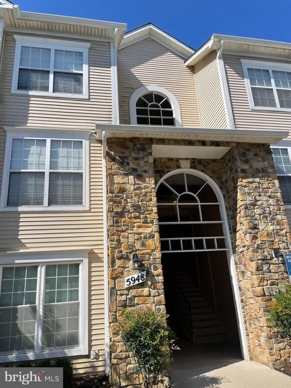 5948 Founders Hill Dr #203, Alexandria, VA 22310