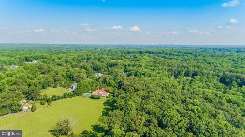 10509 Beach Mill Rd, Great Falls, VA 22066