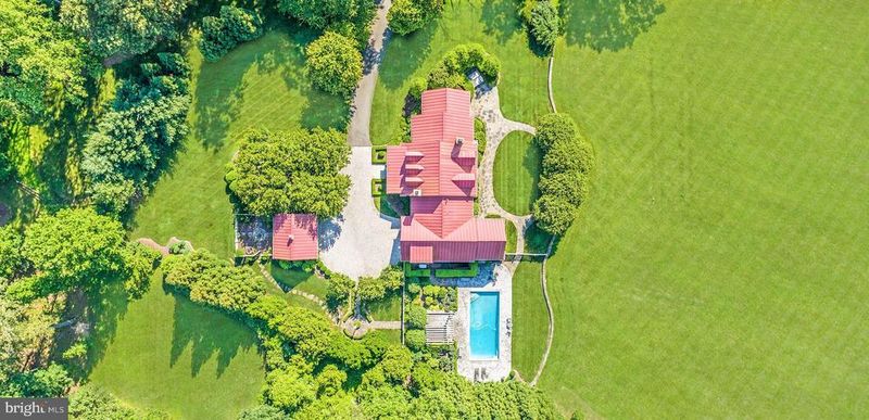 10509 Beach Mill Rd, Great Falls, VA 22066