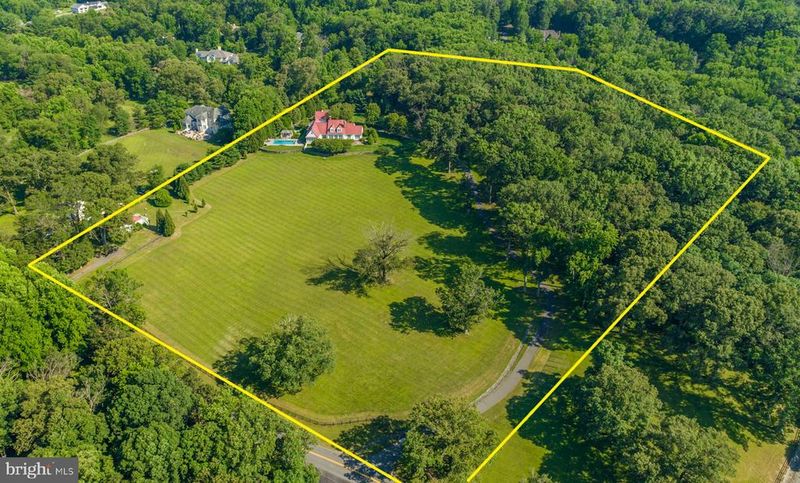 10509 Beach Mill Rd, Great Falls, VA 22066