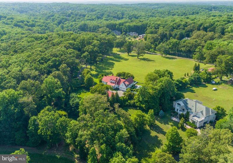 10509 Beach Mill Rd, Great Falls, VA 22066