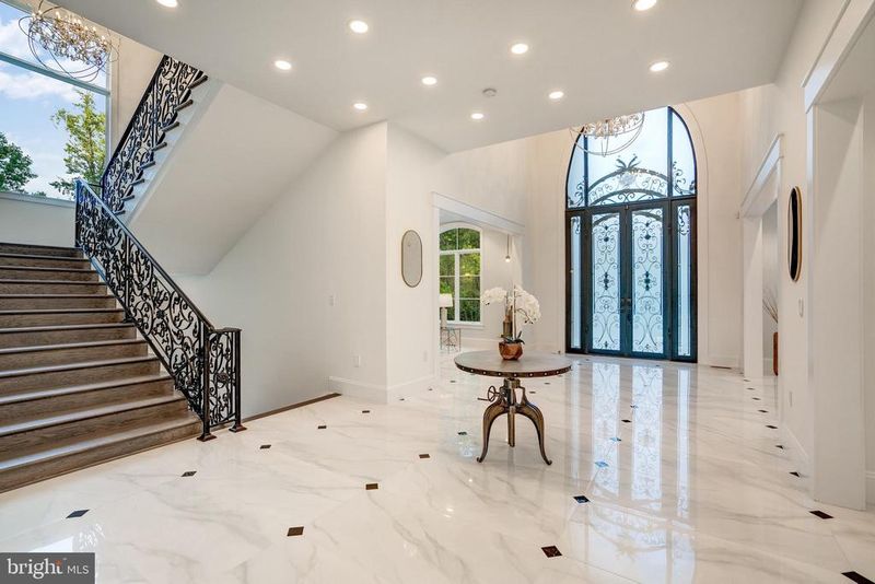 1048 Rector Ln, Mclean, VA 22102