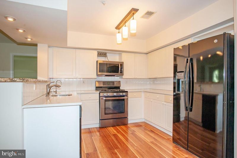 5958 Founders Hill Dr #101B, Alexandria, VA 22310