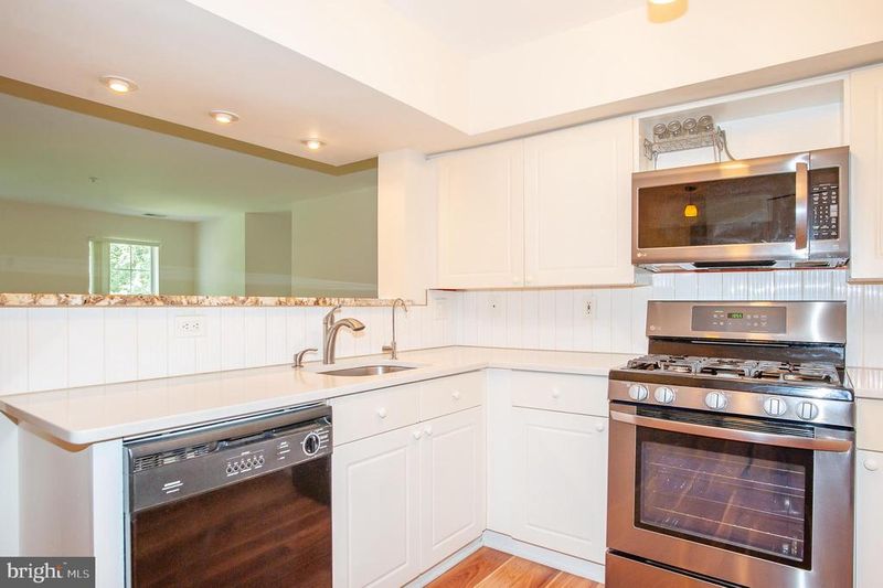 5958 Founders Hill Dr #101B, Alexandria, VA 22310