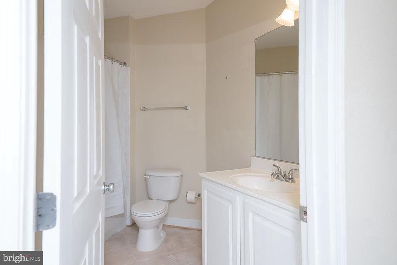 42435 Hollyhock Ter #303, Ashburn, VA 20148
