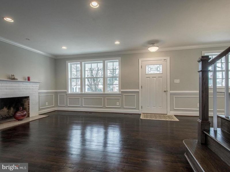 9919 Mayfield Dr, Bethesda, MD 20817