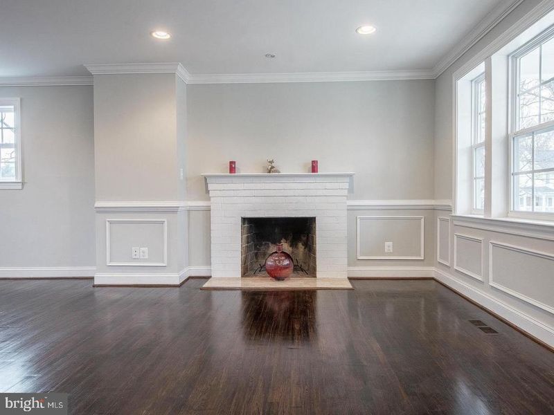 9919 Mayfield Dr, Bethesda, MD 20817