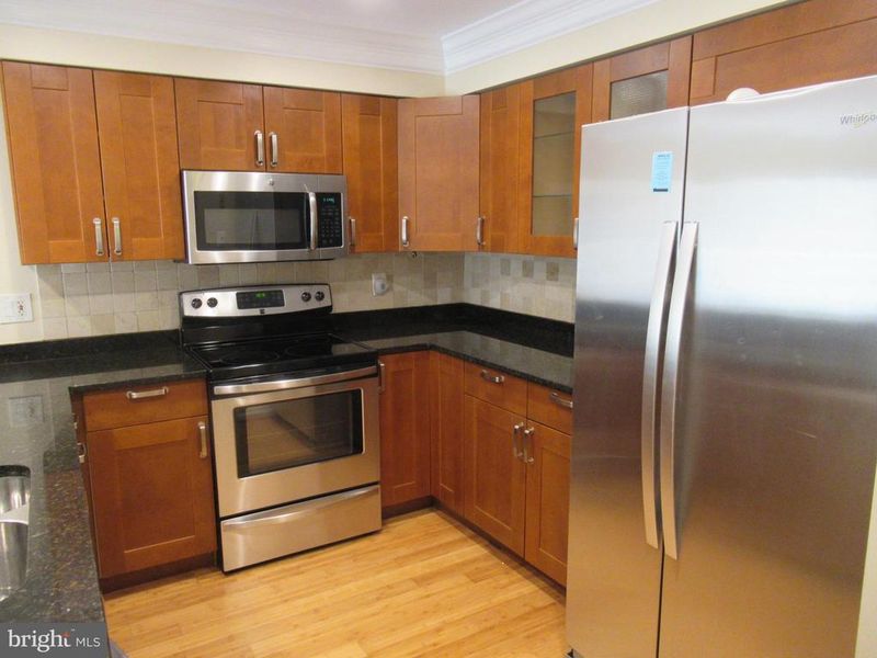 244 S Reynolds St #111, Alexandria, VA 22304