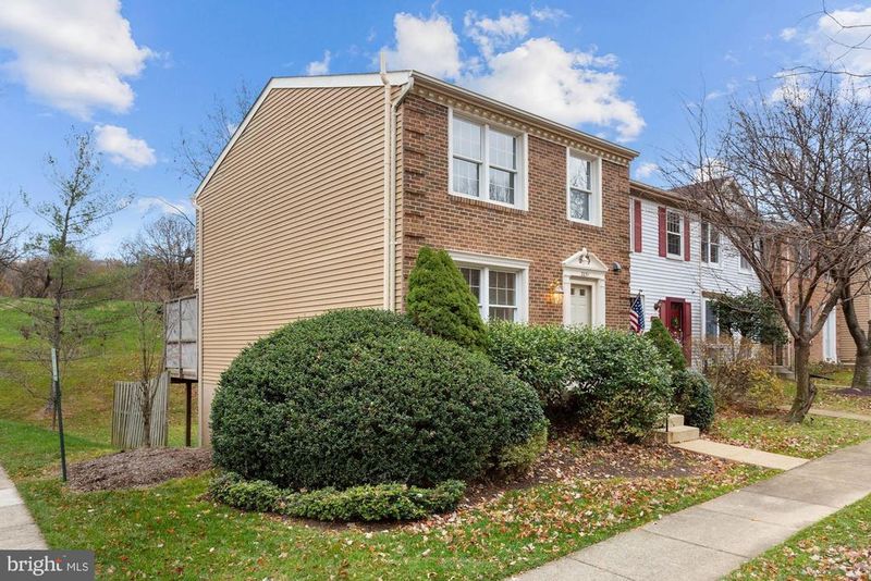 2051 Gervais Dr, Falls Church, VA 22043