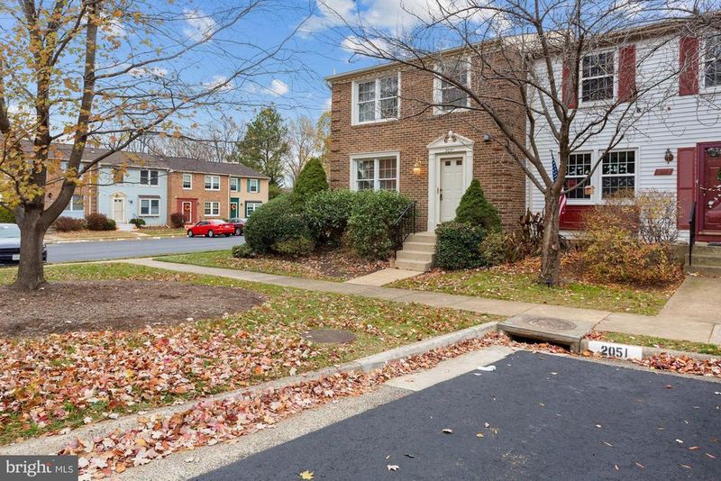 2051 Gervais Dr, Falls Church, VA 22043