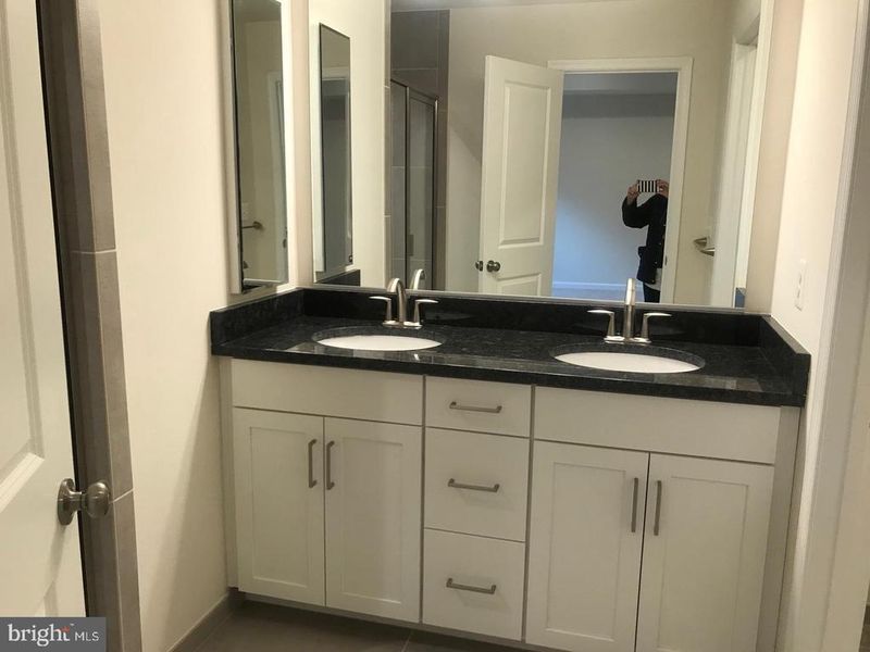 42416 Dogwood Glen Sq, Sterling, VA 20166