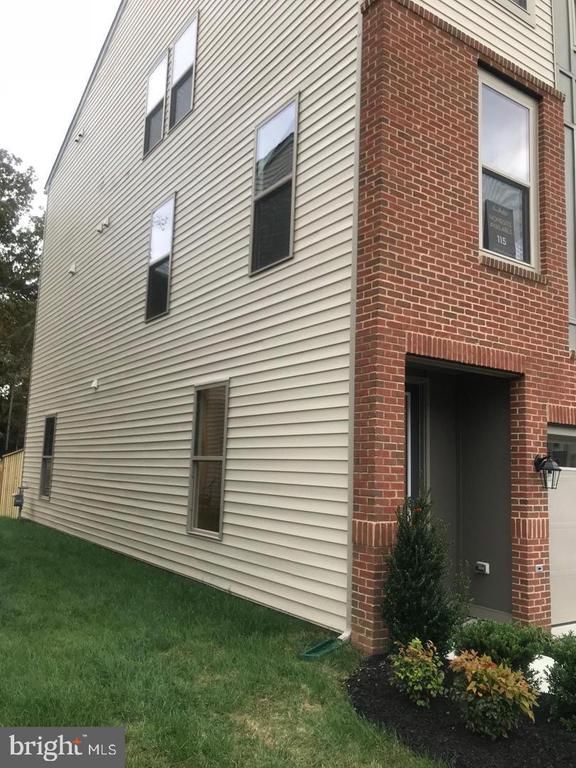 42416 Dogwood Glen Sq, Sterling, VA 20166