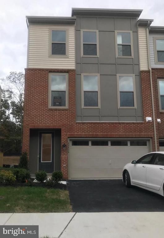 42416 Dogwood Glen Sq, Sterling, VA 20166