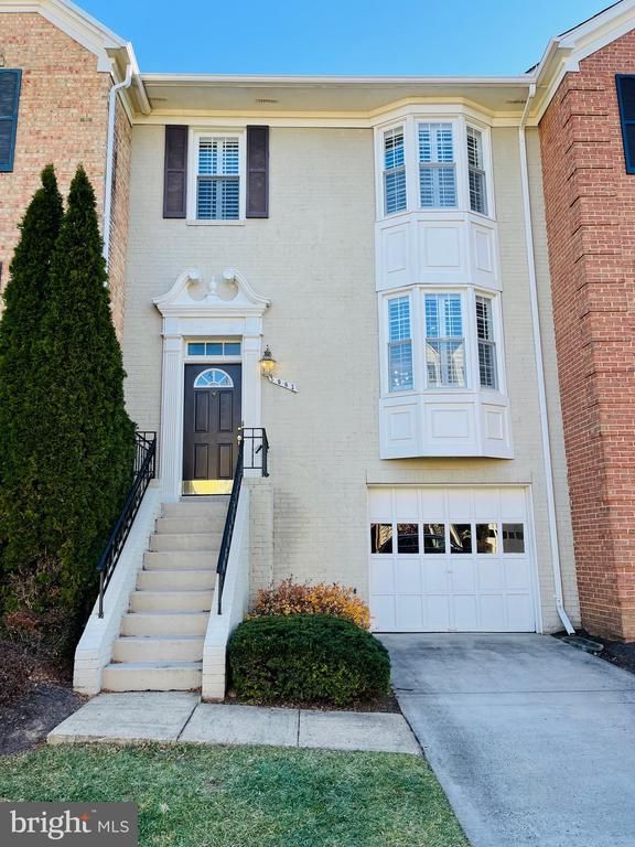2003 Gallows Tree Ct, Vienna, VA 22182