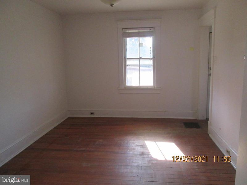 10 W H St, Brunswick, MD 21716
