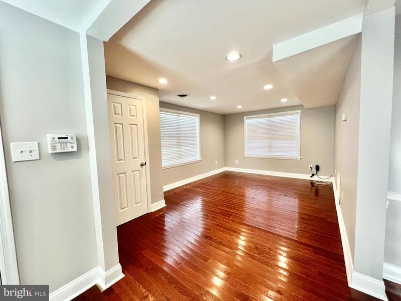 6833 Standish Dr, Hyattsville, MD 20784