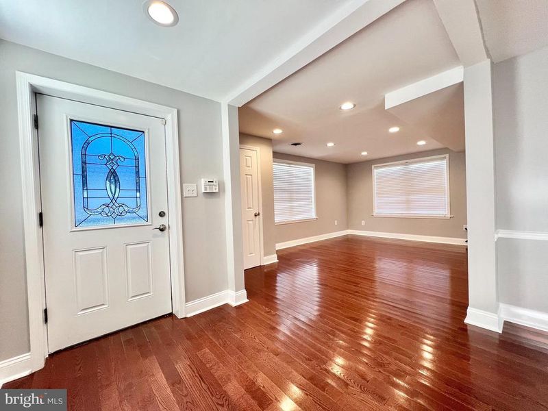 6833 Standish Dr, Hyattsville, MD 20784