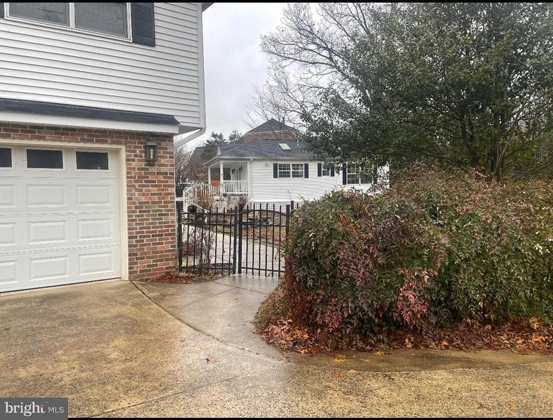 10306 Galpin Ct, Great Falls, VA 22066
