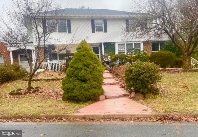 10306 Galpin Ct, Great Falls, VA 22066