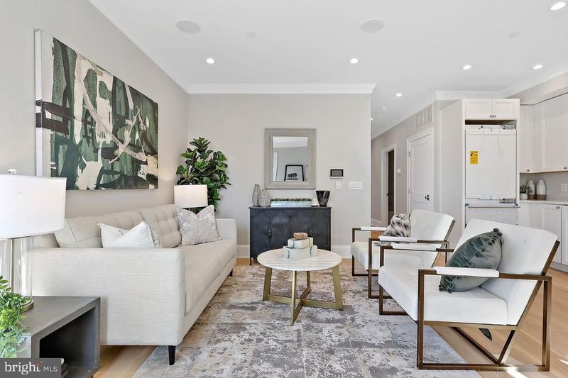 710 E St SE #6, Washington, DC 20003