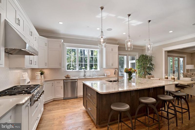 7815 Aberdeen Rd, Bethesda, MD 20814