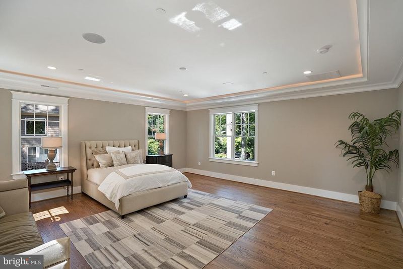 7815 Aberdeen Rd, Bethesda, MD 20814