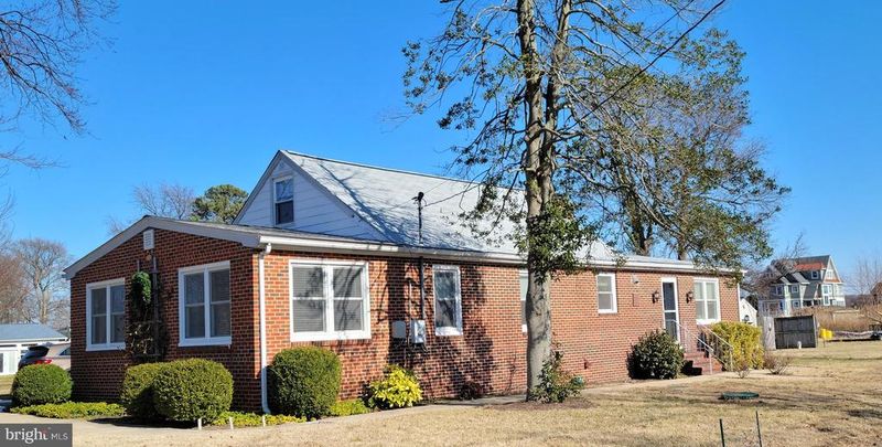 7843 Harbor Rd, Pasadena, MD 21122