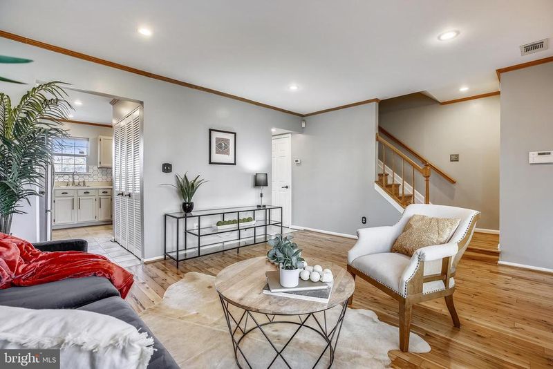2 Suncroft Ct, Silver Spring, MD 20904