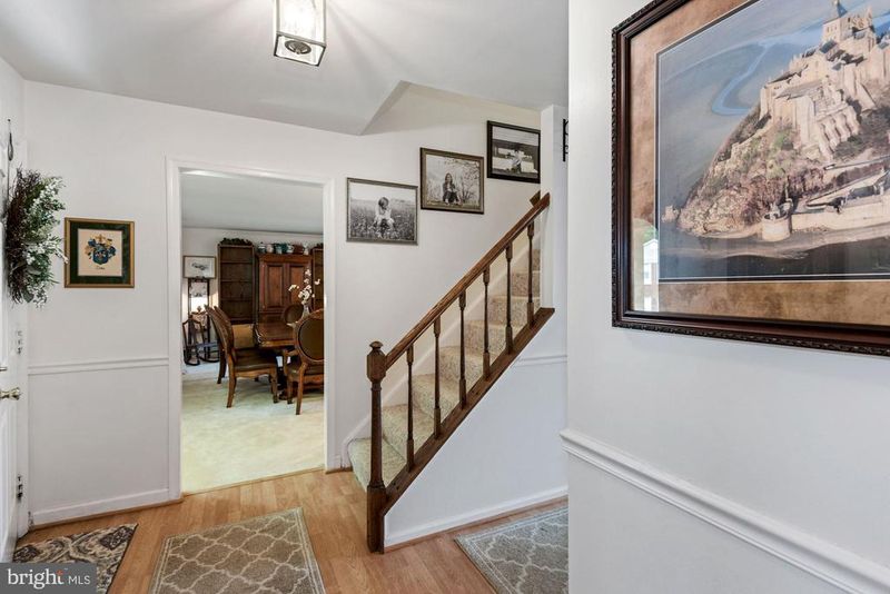 2131 Silentree Dr, Vienna, VA 22182