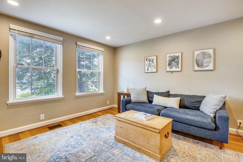 4111 33rd St S, Arlington, VA 22206