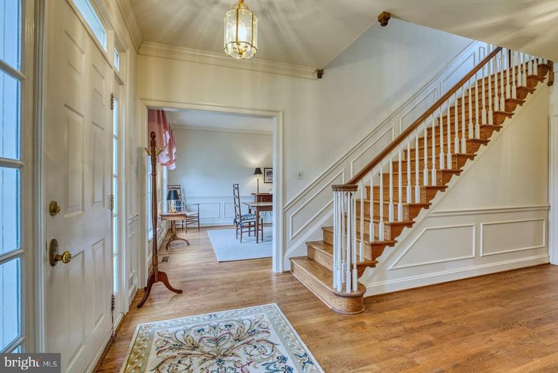 2 Bridle Ct, Potomac, MD 20854