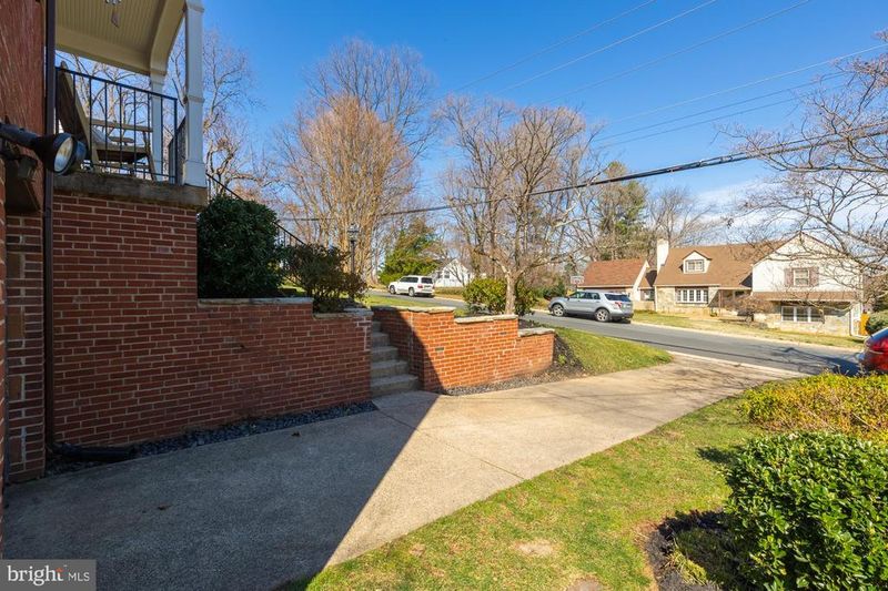 6907 Murray Ln, Annandale, VA 22003
