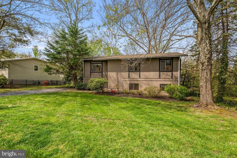1005 Monroe St, Herndon, VA 20170