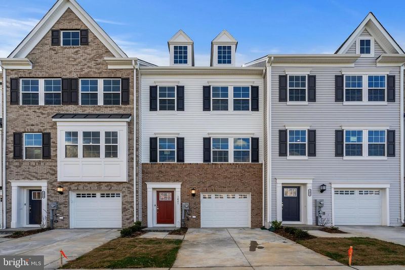 1421 Clingmans Dome Dr, Frederick, MD 21702