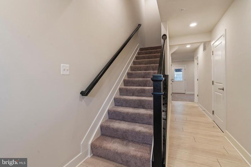 1421 Clingmans Dome Dr, Frederick, MD 21702